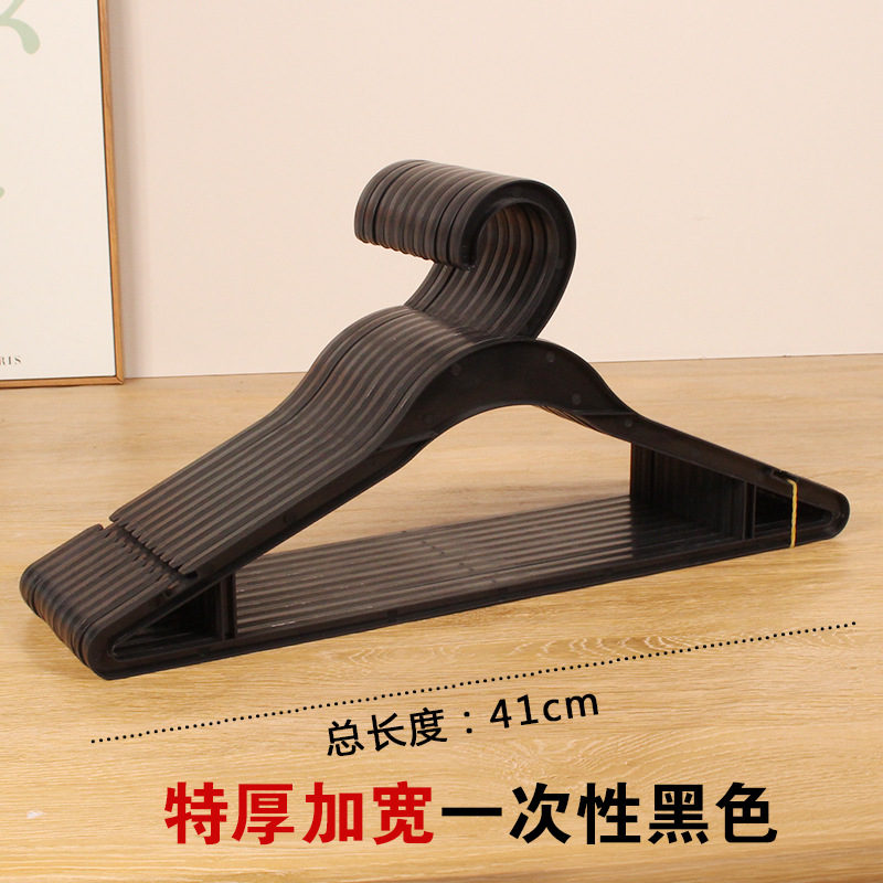 매우 두껍고 넓어진 검정색