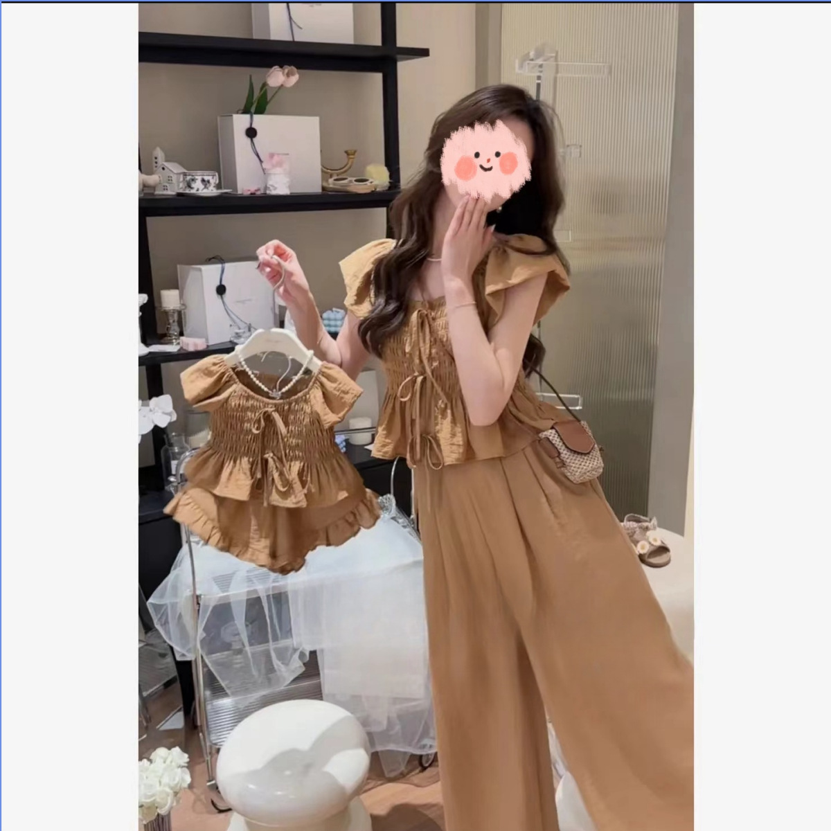 親子服2024夏の新型韓国版女の子カレー色の小さい飛袖はやせています。