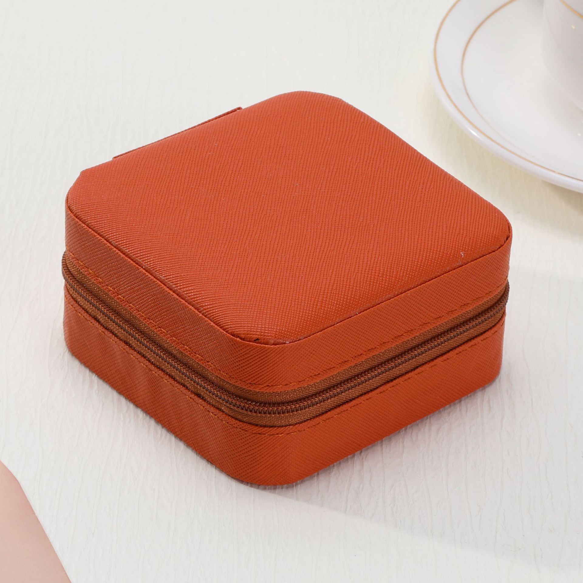 Caja roja pequeña