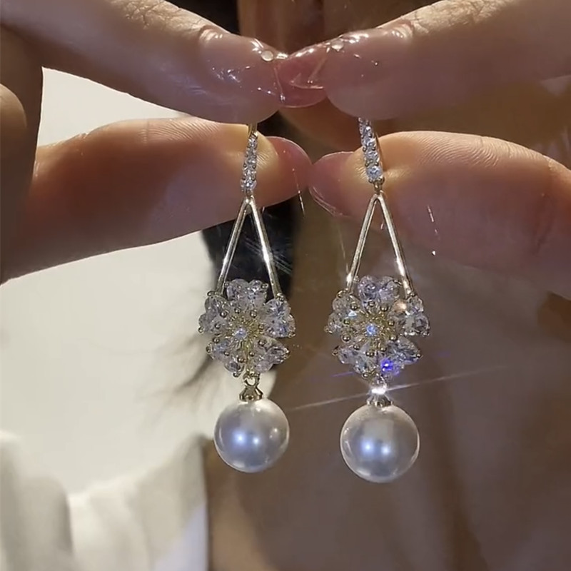Fashionable elegant earrings with zircon from pearl