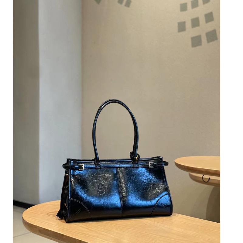 Women's Underarm Bag 2025 New Arrival Premium Top Grain Cowhide Motorcycle Bag Crossbody Commuter Handbag Niche Designer Bag - Thumbnail 7