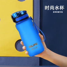 供应弹盖磨砂塑料运动水壶650ml儿童太空杯户外骑行随行杯跨境