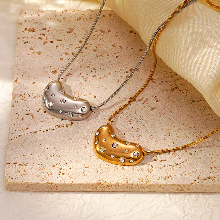 Collier transfrontalier de style INS en Europe et aux États-Unis, personnalité féminine, tempérament simple, acier au titane, diamant de couleur pêche et cœur p_voghion.com