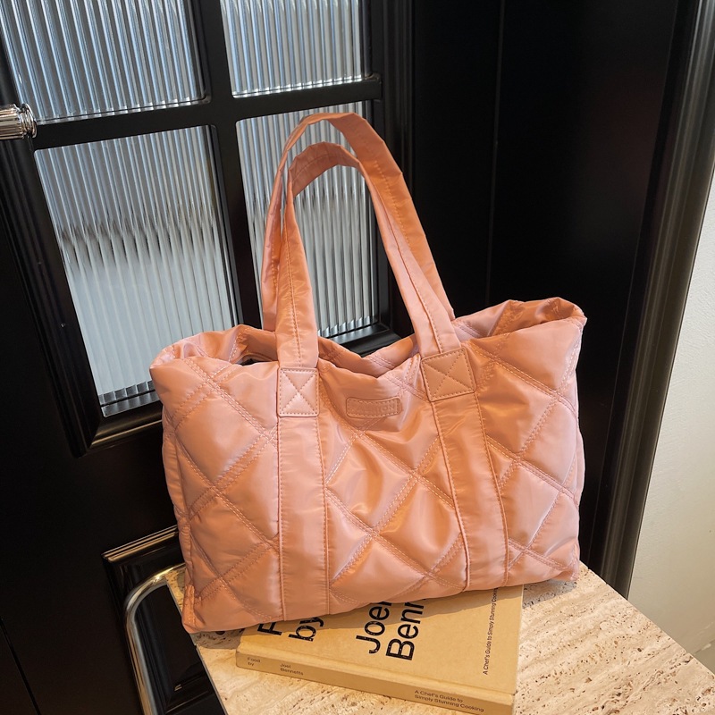 Bolsa universal Lingerie Tote 2024, otoño y invierno, nuevo estilo, bolsas de mano, bolsas de compras de moda de gran capacidad para mujeres.