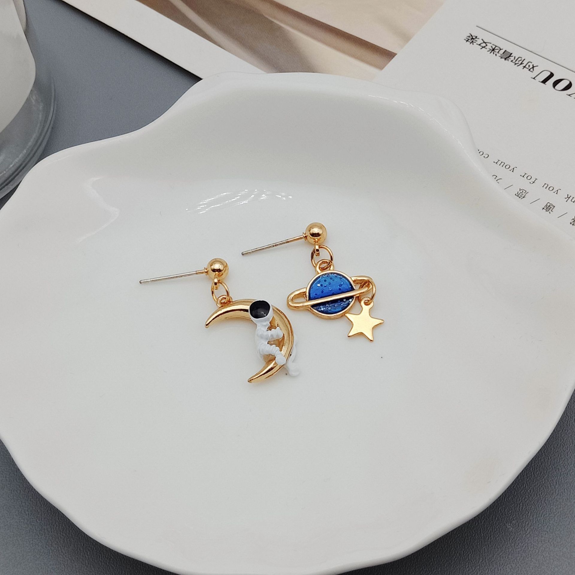 Daily Occasion Fashion Astronaut Moon Alloy Plating Women's Drop Earrings 1 Pair