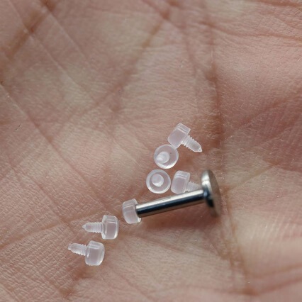 0.9 Internal Thread Transparent Invisible Lip Nail Ear Bone Nail Replacement Head Small Plug Acrylic Student Essential Wholesale 0.9 Internal Thread Transparent Invisible Lip Nail Ear Bone Nail Replacement Head Small Plug Acrylic Student Essential Wholesale