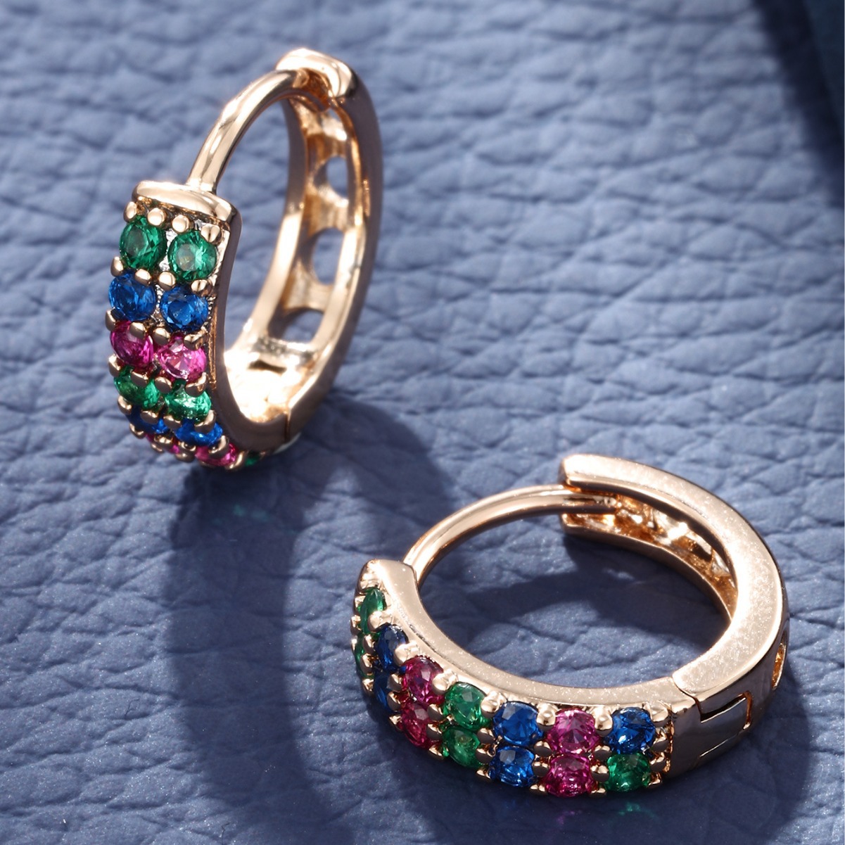 Pendientes de Aro Xuping Jewelry de Aleación de Cobre con Incrustaciones de Gemas Artificiales Coloridas, Pendientes de Diamantes Completos a la Moda Europea y Americana