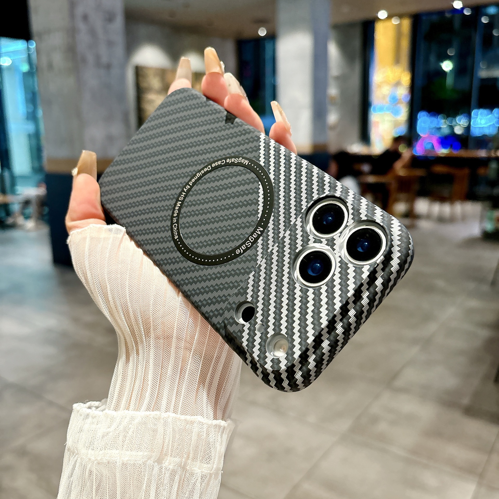 Passend für iPhone 17 Carbonfaser-Matt-Handyhülle, 16 Pro Max Magnetladefunktion, 15 Stoßfeste Schutzhülle_voghion.com