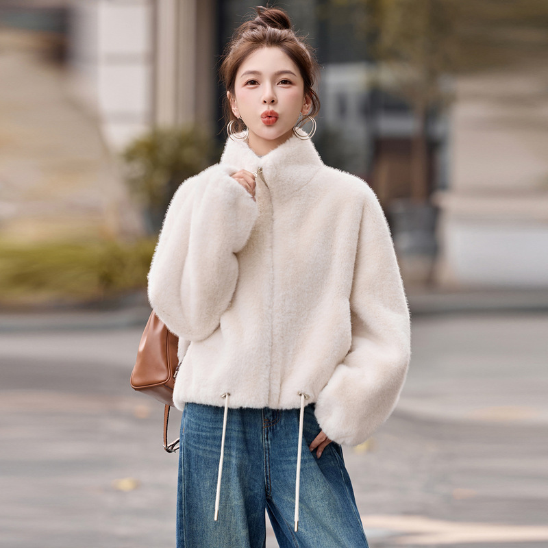Light Mature Style Lamb Wool Short Outwear for Women 2025 Autumn and Winter New Style Slim and Good-Looking Stand-Up Collar Fur Integrated Environmentally Friendly Fur