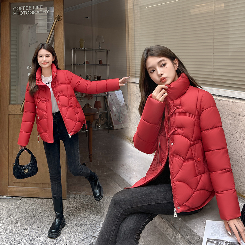 Algodón corto de invierno de mujeres 2024 hebilla suelta de estilo chino chaqueta de algodón de plumón de mujer chaqueta de aire exterior