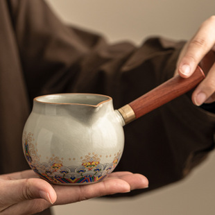 Solid Wood Side-Handle Fair Cup for Home Use, Large Capacity Tea Divider, Single Fair Cup, Evenly Distributed Cup