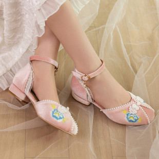 �羳�ļ���ʽ�h�������R��ȹŮЬ�����Y�Ɍ��q��̽��п՛�Ь