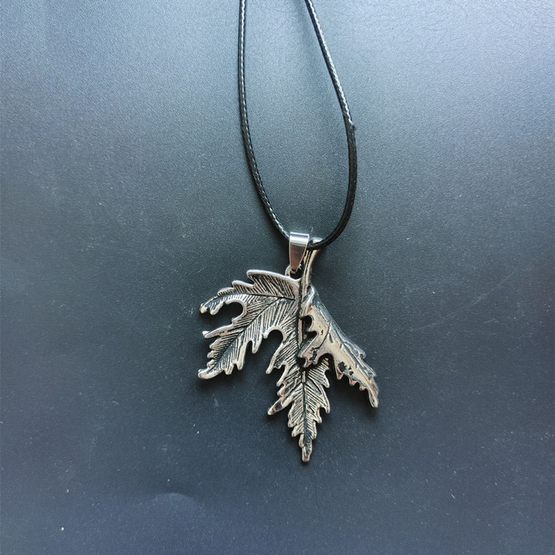 Folding Maple Leaf Necklace Unisex Hip Hop Style Pendant_voghion.com