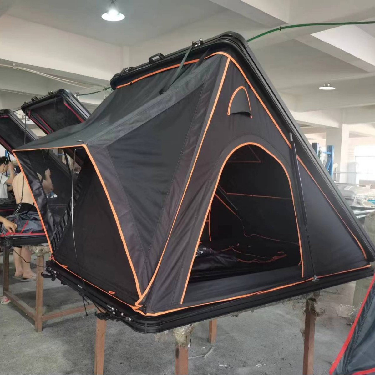 Carpa de techo automática de aleación de aluminio auto-conductora al aire libre RV plegable a prueba de agua camping viaje