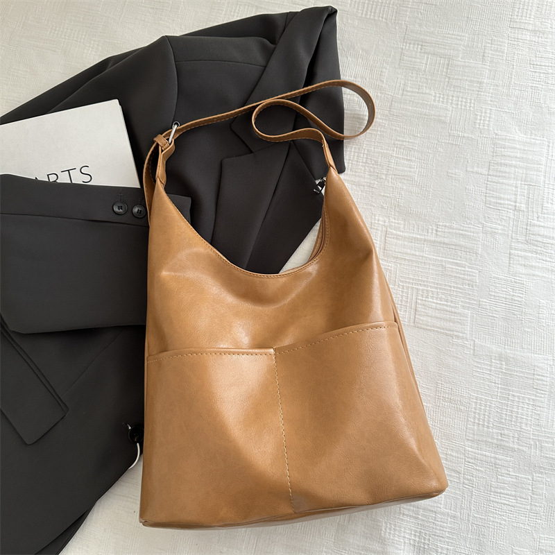 El nuevo diseño de moda de invierno 2024 este año popular bolso de hombro suave bolso de moda personalidad simple bolso de mujer