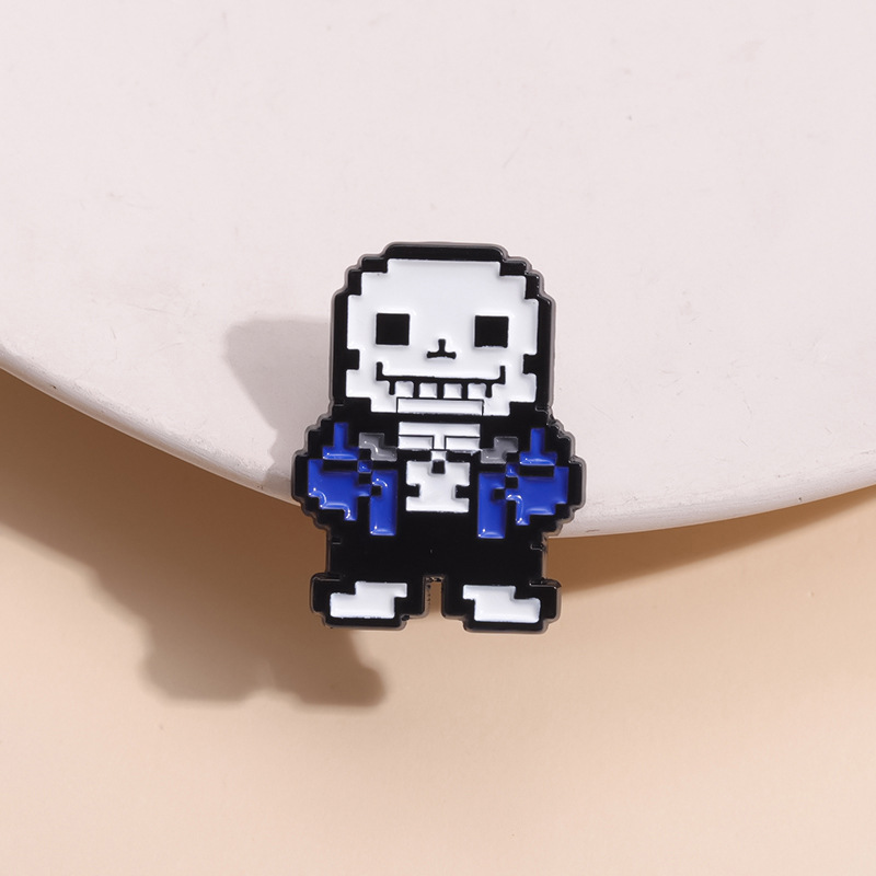 Metal brooch