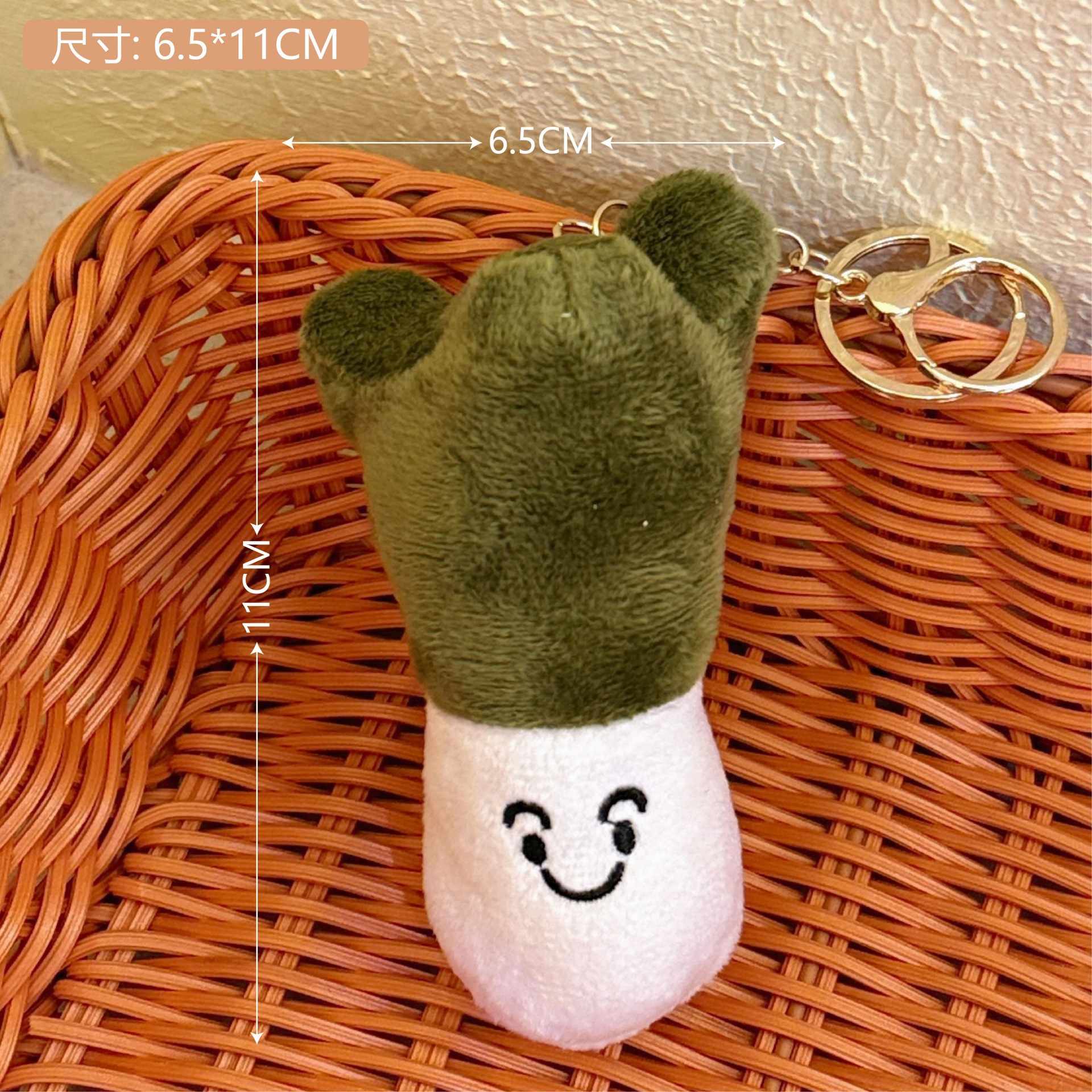 Lindo felpa sin palabras hierba colgante ins dulce chica regalo de dibujos animados broche peludo adornos al por mayor