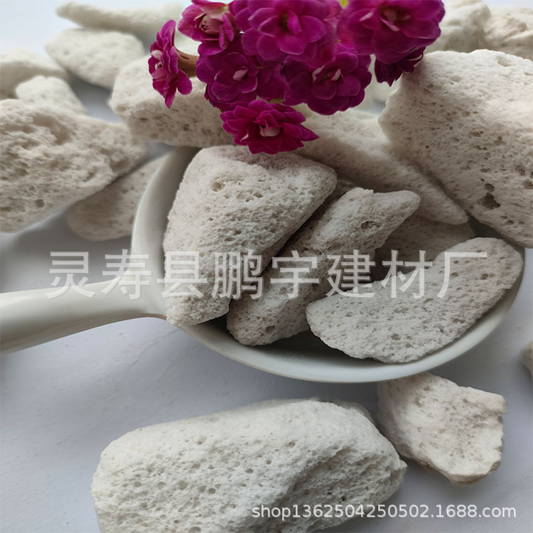 厂家生产海绵城市玻璃轻石 多孔石  生态水处理轻石