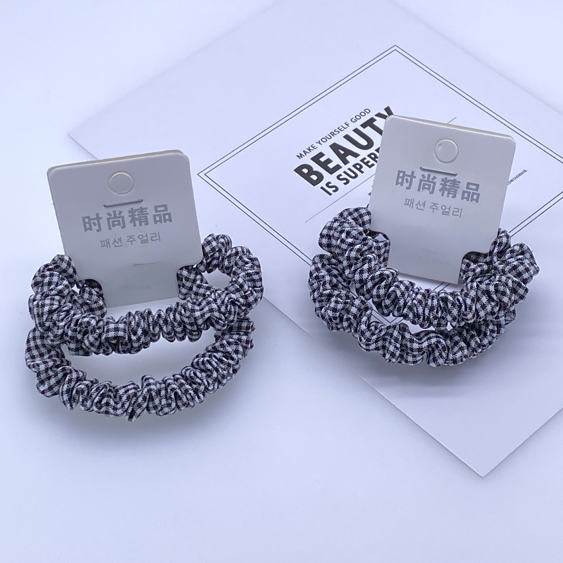 Fábrica directa arruga blanco y negro gran intestino pelo banda cuerda goma banda física tienda dos yuanes tienda accesorios para el cabello accesorios cabeza accesorios al por mayor