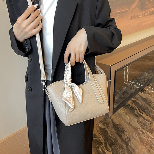  New Fashion Minimalist Large Capacity Handheld Water Bucket Bag High-end Stylish Women's Single Shoulder Crossbody Market Basket Bag