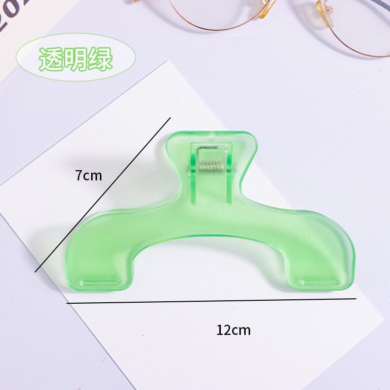 투명한 녹색 책꽂이