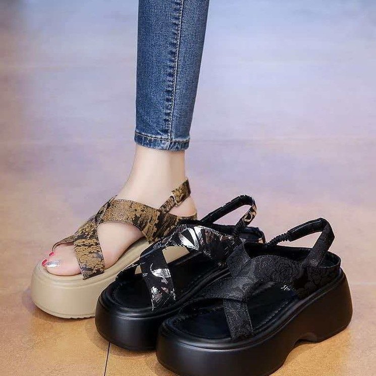 Sandalias explosivas para mujeres verano 2026 nuevos zapatos de mujer muffin de tacones altos con suela suave de moda zapatos casuales de playa
