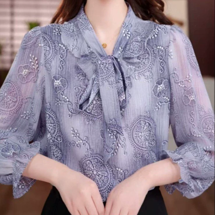 Сырье отправлено. Популярные в 2025 году высококачественные рубашки для мам, летние женские шифоновые рубашки с принтом, тонкие топы в западном стиле.