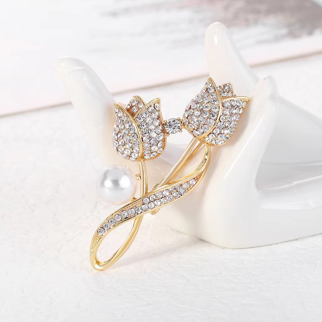 Prachtige high-end volledige diamanten tulp broche Koreaanse populaire pak jas pin mode anti blootstelling kleding accessoires_voghion.com