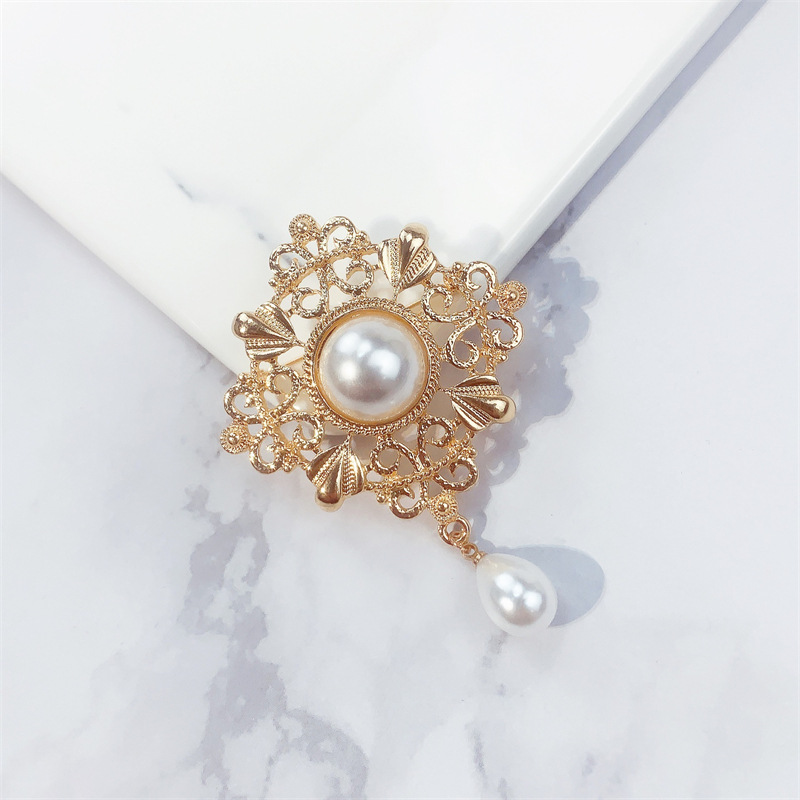 Retro Geometric Alloy Plating Artificial Pearls Women's Brooches display picture 4