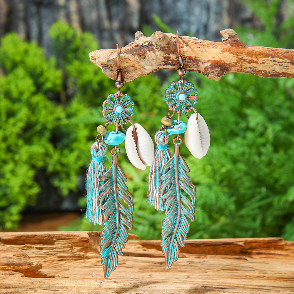 New vintage leaf pendant earrings women's fashion hollow carved alloy tassel earrings European and American fashion jewelry batch