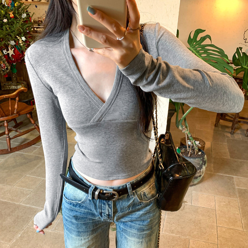 Hot Girl Style Deep V-Neck Slim-Fit Long-Sleeve T-Shirt for Women, Autumn/Winter 2025 New Gray High-End Slim-Fit Base Shirt Top Hot Girl Style Deep V-Neck Slim-Fit Long-Sleeve T-Shirt for Women, Autumn/Winter 2025 New Gray High-End Slim-Fit Base Shirt Top