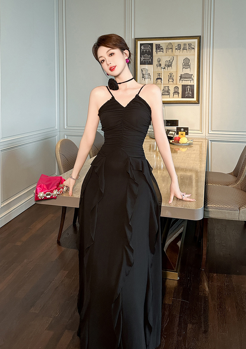 Đầm maxi nữ thắt eo cổ V lưng trần chất liệu chiffon xếp ly — Màu đen chi tiết 4