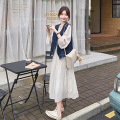 レトロなデニムの馬甲の超仙の長いスカートのスーツの女性の2025春の新型の気質は年齢を減らして明らかにやせているワンピースの2つのセットを現します。