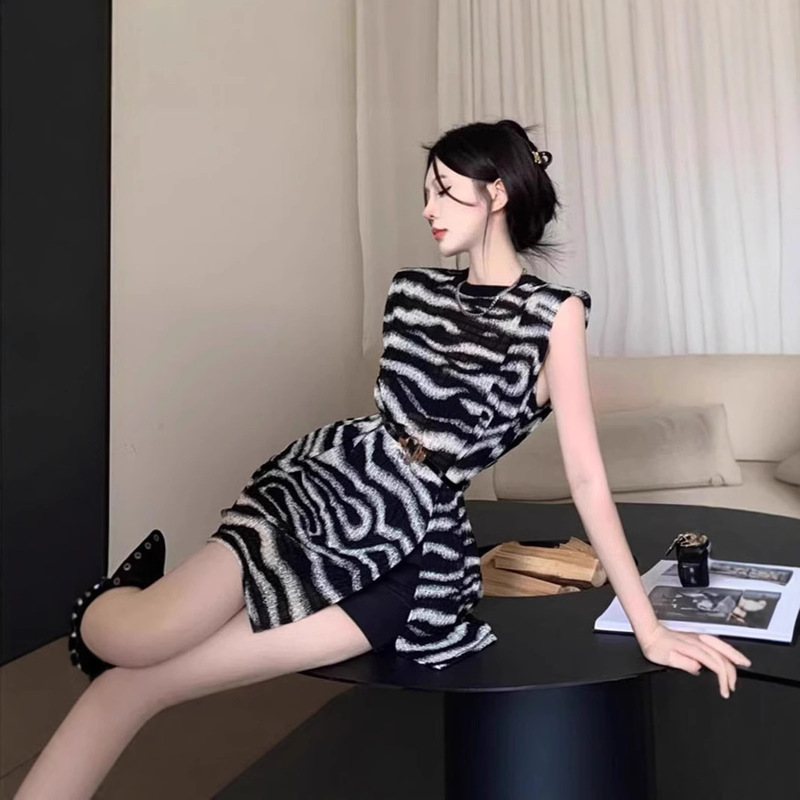 Zebra Style Royal Sister Style Sleeveless Mid-length Blouse T-shirt Women's 2025 Summer New Split Waist Thin Top