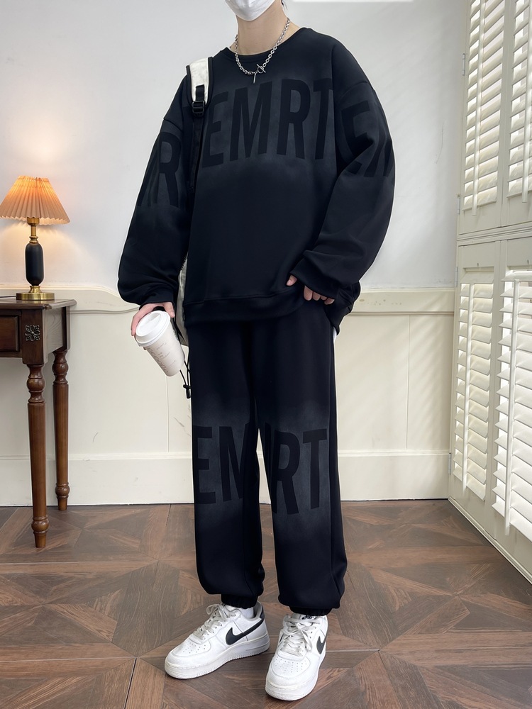 Los fabricantes de origen producen logotipos personalizables, trajes deportivos y casuales sueltos de moda para hombres, pantalones de suéter para hombres