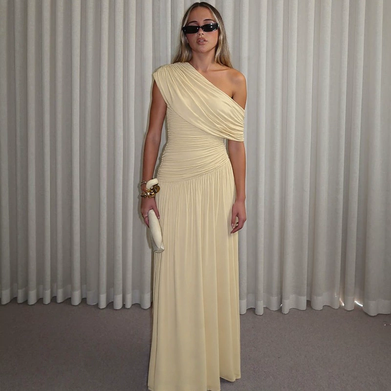 Европейская и американская горячая женская одежда 2025 лето новая мода сексуальный наклонный воротник складки нерегулярный сплошной цвет платья оптом