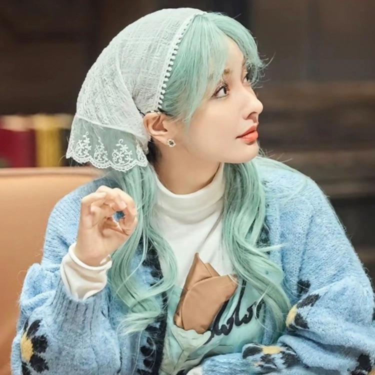Headscarf in lace style, matching Wu Xin's style, mint green manbo wind, forest system sweet triangle scarf, suitable for taking photos at the beach, hair tie