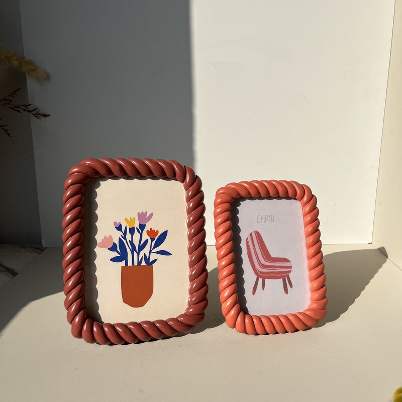 Resin Photo Frame with Braided Border 6/ 7inch Desktop Photo Frame with Cute Wavy Border Design Home Decoration Ornament Resin Photo Frame with Braided Border 6/ 7inch Desktop Photo Frame with Cute Wavy Border Design Home Decoration Ornament