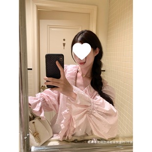 �羳�����۲�MarchCelery �pɫ�OӋ�в��c��߅�r����Ů�＾�·�ɫ