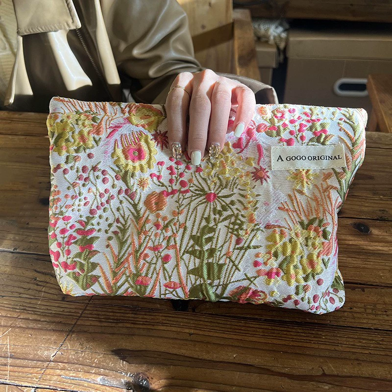 Capacious cosmetic bag, three‑dimensional travel organizer with zipper, stylish printed patterns
