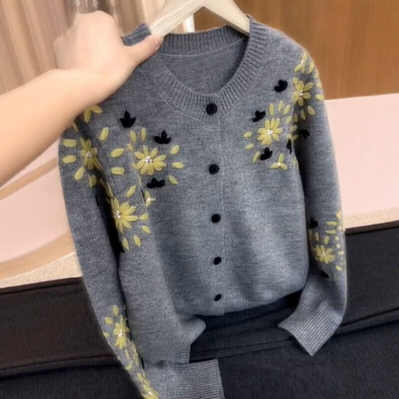 Plus-size French-style daisy crochet sweater cardigan for women, new autumn collection, loose-fitting and elegant top for slightly plump women Plus-size French-style daisy crochet sweater cardigan for women, new autumn collection, loose-fitting and elegant top for slightly plump women