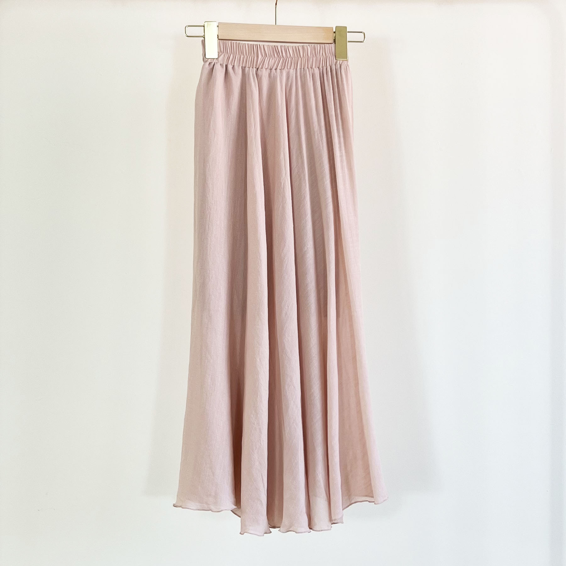 Нежная юбка нежно-розового цвета