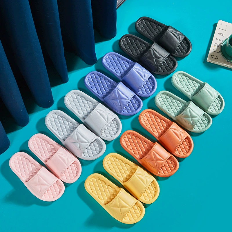 Пара холодных шлепанцев женская бытовая нескользящая баня на мягком дне модная новая домашняя минималистская тапочки для мужчин летом