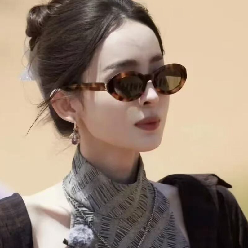 赤い本の同じタイプのべっ甲の枠の猫の目のサングラスの復古的な楕円形の女性のアルファベットのメガネの高品質の小さい枠のサングラス|undefined