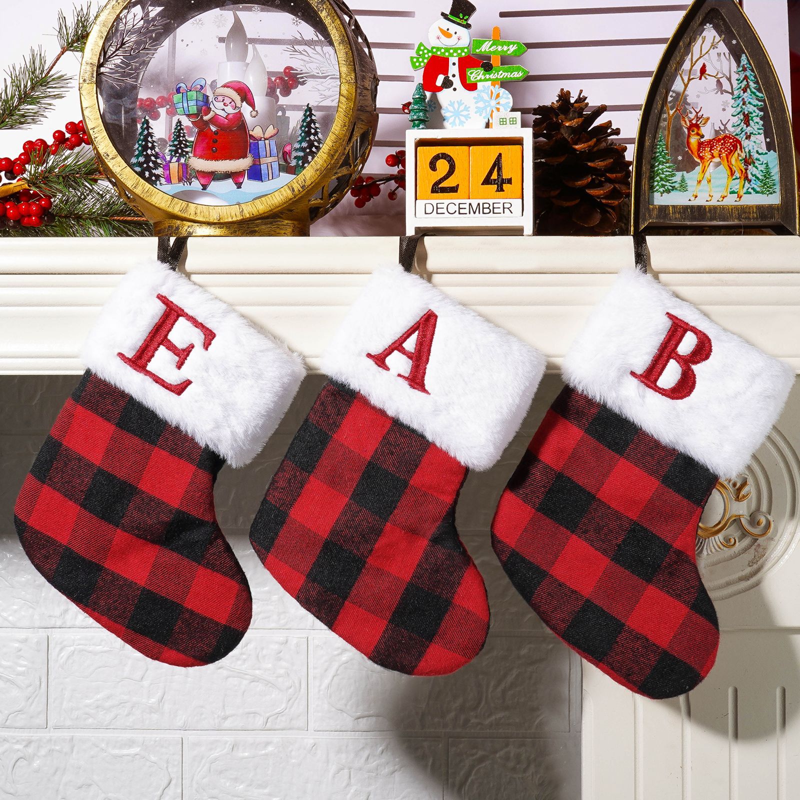 Nuevos bolsas de regalo de medias de Navidad transfronterizas letras negras rojas bordadas pequeñas medias colgantes bolsas de dulces decoraciones
