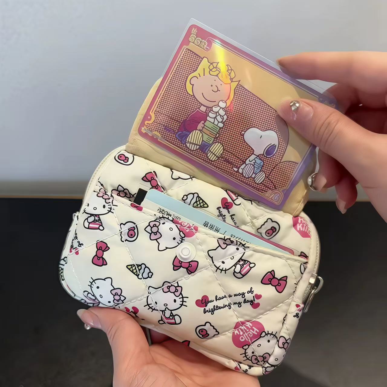 New Kt Cat Small Card Holder, Versatile and Stylish Coin Purse, Earphone Case, Key Holder, Ccd Storage Bag, Coin Purse