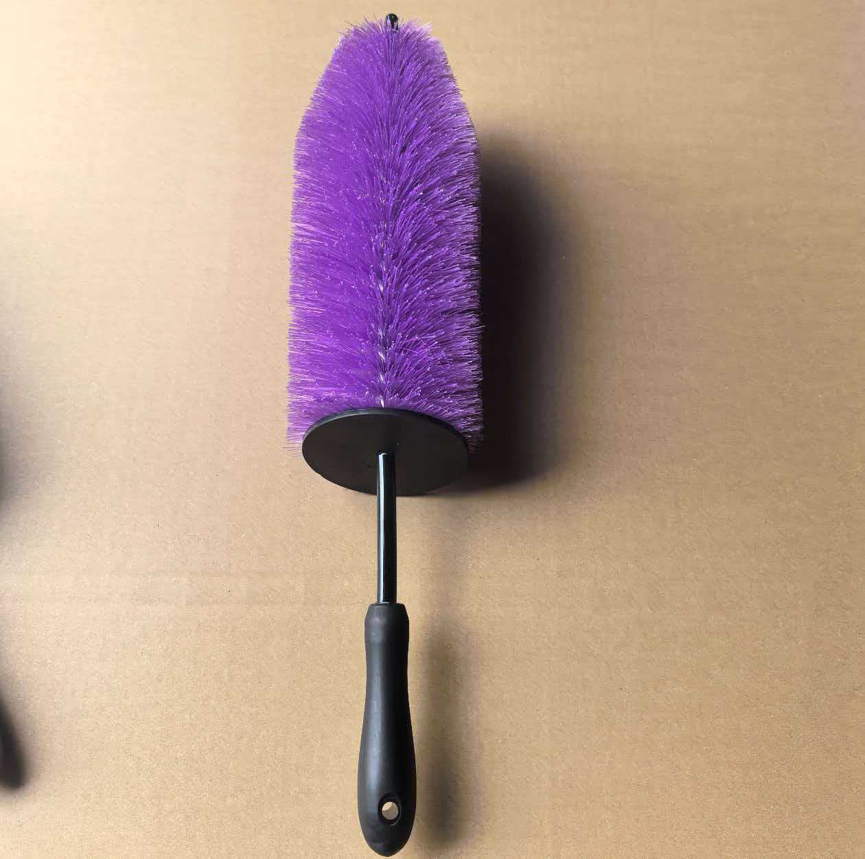 Factory direct sale anti-splash wheel brush, Christmas tree-shaped car wash brush, soft-bristled car rim cleaning brush