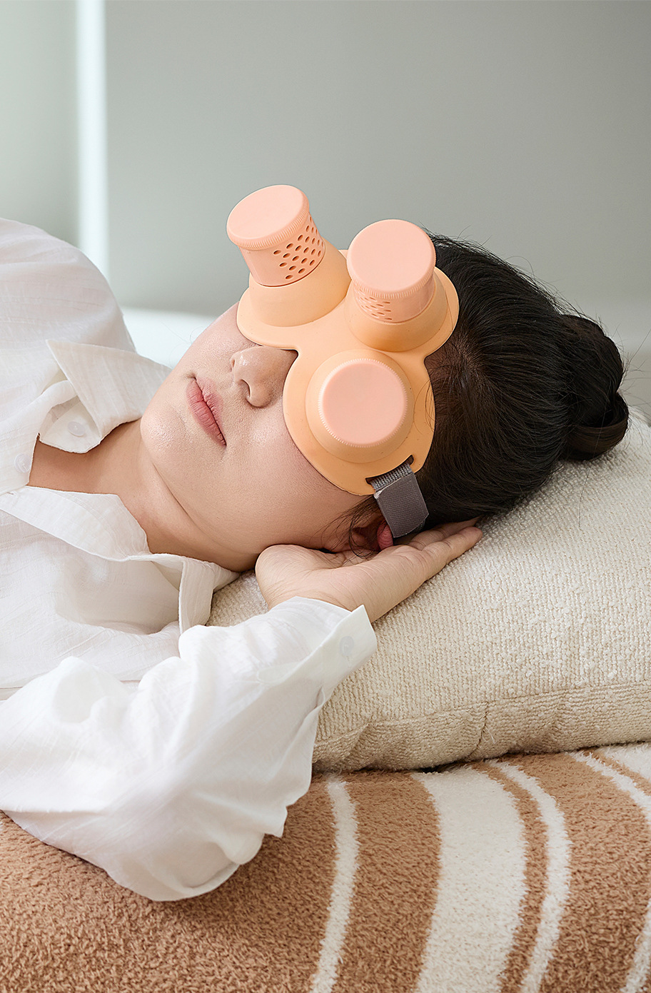 Smoke-Filtering Eye Moxibustion Device with 54 Aged Moxa Sticks Warm Eye Care Massage Tool key features