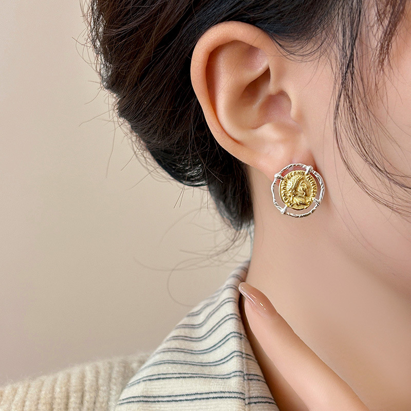 Sterling Silver Portrait Coin Stud Earrings For Women Elegant_voghion.com