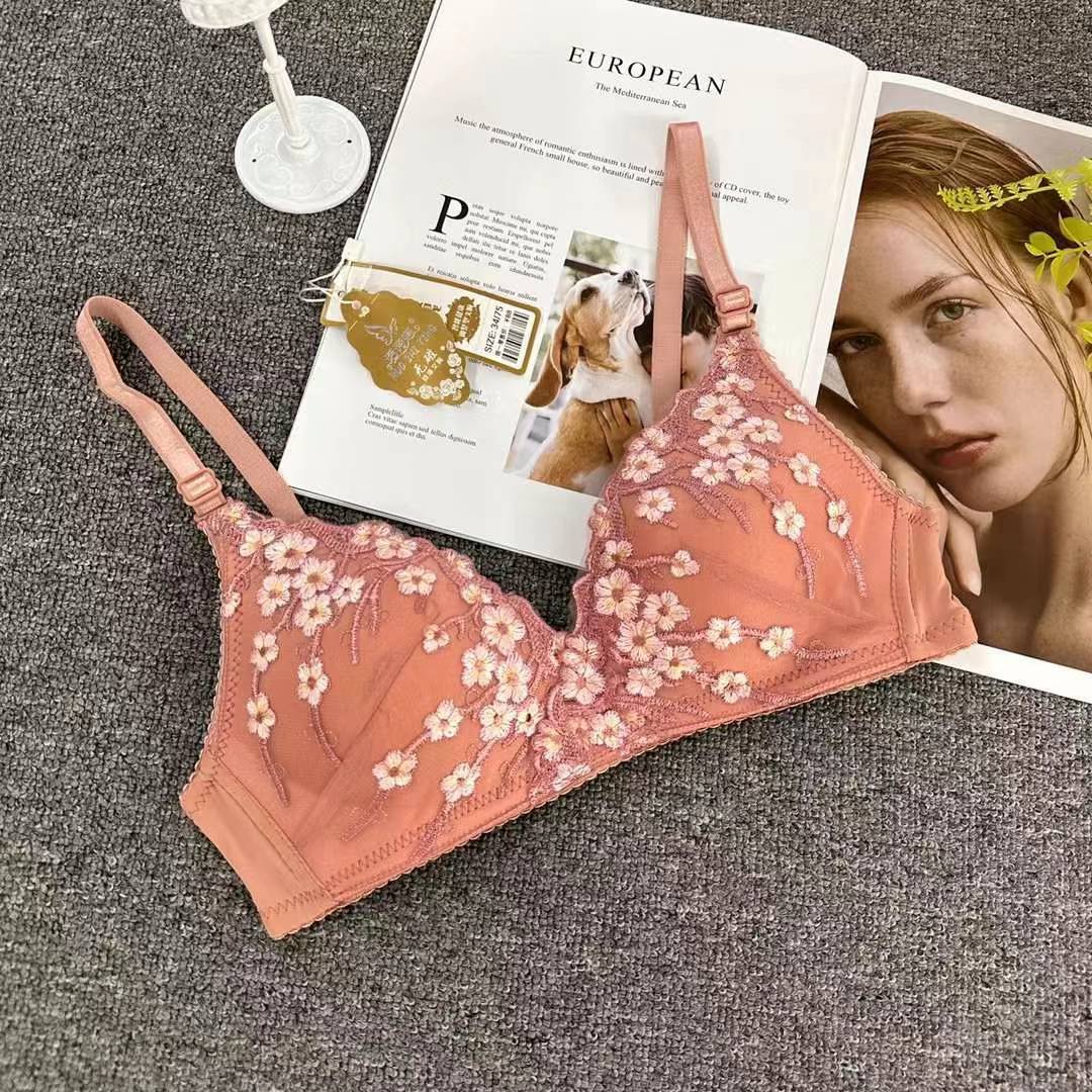 Nuevo estilo francés de alta calidad sujetador de moda de encaje jacquard transpirable ajustable cómodo tres filas de botones tipo ropa interior image 4